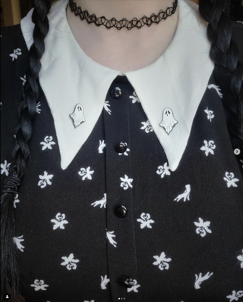 Spooky ghost collar pins for witchy style.