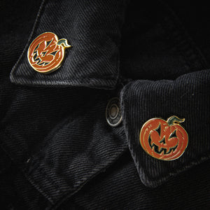 Halloween jack-o-lantern pumpkin collar pin set for fall fashion and alternative style. 