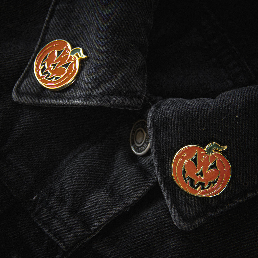 
            
                Load image into Gallery viewer, Halloween jack-o-lantern pumpkin collar pin set for fall fashion and alternative style. 
            
        